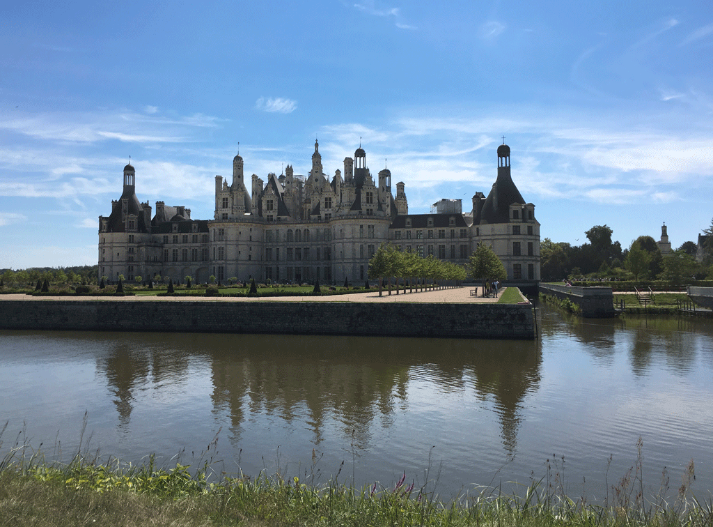 Chambord from Near and Far Chambord de près et de loin L o i r e D